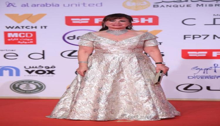 نجوم الفن يضيئون السجادة الحمراء في ختام مهرجان القاهرة السينمائي (فيديو وصور)