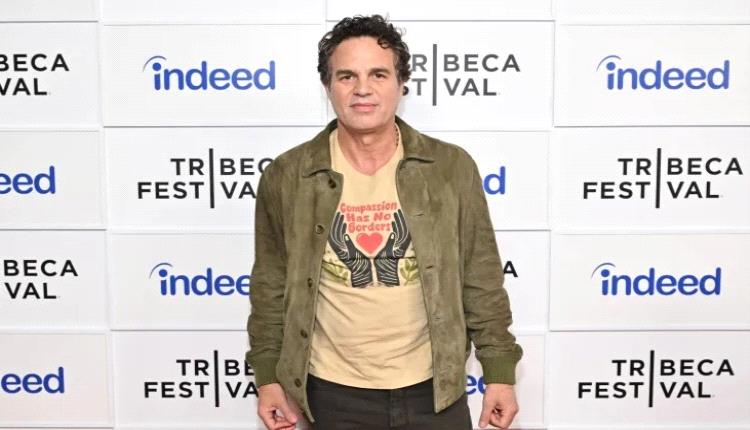 النجم مارك روفالو يبلغ 58 عامًا.. وهذا هو رقمه المالي الجديد