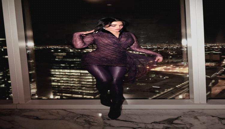 إطلالة جذابة لهيفاء وهبي بالبورغندي تعكس أناقتها في السعودية