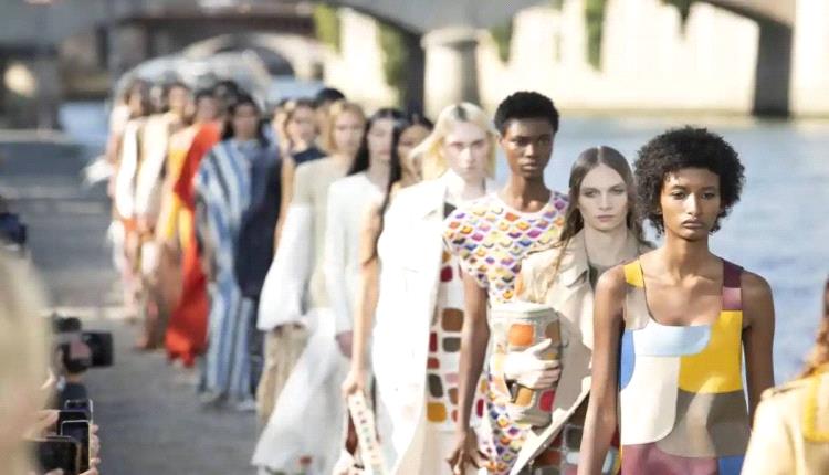 "موضة المستقبل: منسوجات تحافظ على كوكبنا وتبرز أسلوبك"