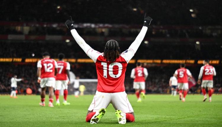 "هاتريك" إيزي يقود أرسنال لفوز كبير على توتنهام بالدوري الإنجليزي