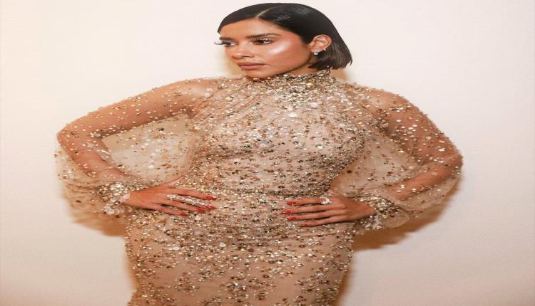 النجمة اليمنية بلقيس تلفت الأنظار بفستان فاخر ومجوهرات راقية في أحدث ظهور لها