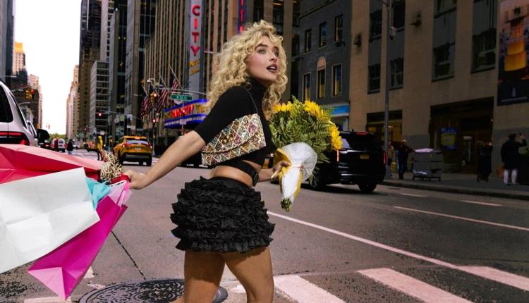 أناقة بلا حدود.. حقيبة VALENTINO GARAVANI DEVAIN تعبير عن الخفّة