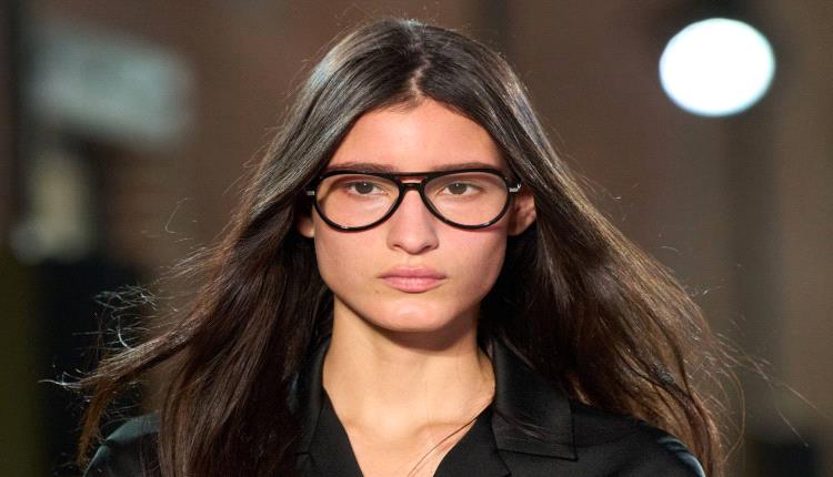 النظّارات الطبية تصبح موضة الموسم وتحاكي أساليب أيقونية