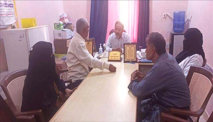 رئيس تنفيذية انتقالي أبين يزور مكتب الصحة بزنجبار ومركز العزل الصحي ومصنع الأكسجين بالمديرية