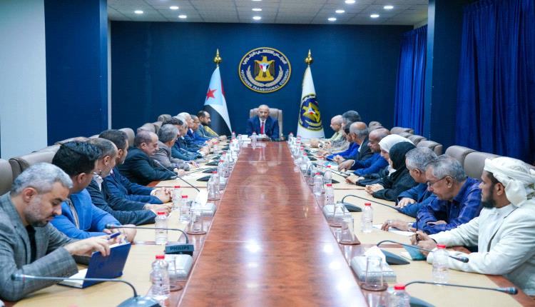 الرئيس الزُبيدي يترأس اجتماعاً موسعاً لهيئة رئاسة المجلس الانتقالي والأمانة العامة
