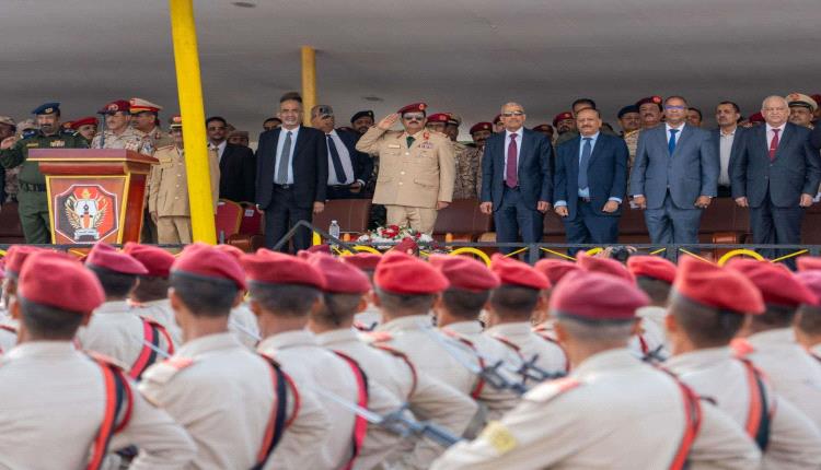 وزير الدفاع يشهد حفل تخرج الدفعة ٥٢ كلية حربية في العاصمة عدن