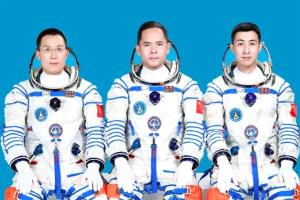 استراتيجية فضائية طموحة.. الصين تستعد لمهمة مأهولة إلى القمر