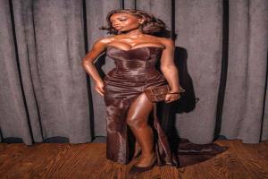 إبداع استثنائي في تصميم فستان أولاندريا كارثن الفاخر