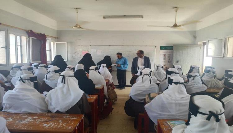 وكيل قطاع التعليم بوزارة التربية يتفقد سير العملية التعليمية بعدد من المدارس الحكومية والاهلية في مديرية البريقة بعدن