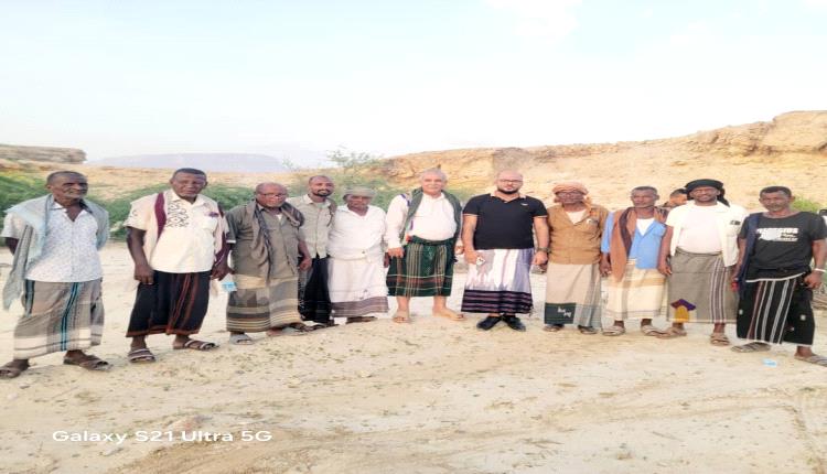 رئيس فريق التوجيه والرقابة الرئاسي"الشعيبي" يتفقد أضرار السيول في جزول بمديرية حجر بحضرموت