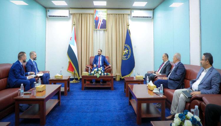 الأمين العام للأمانة العامة يبحث سبل تعزيز جهود تحقيق السلام مع وفد المعهد الأوروبي