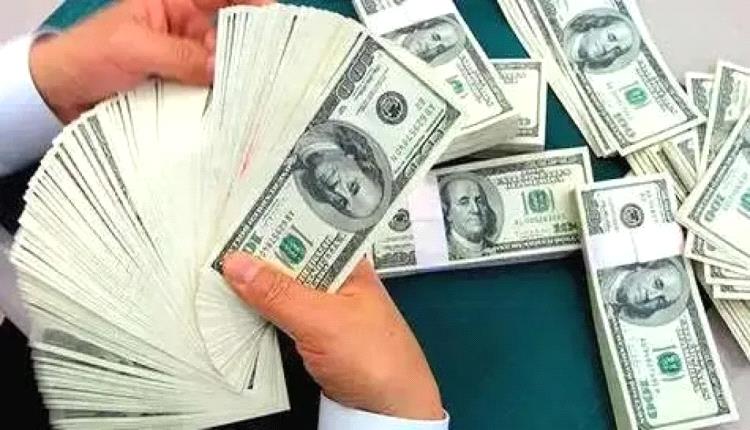 عصابة مسلحة تنهب 150 الف دولار ونصف مليون سعودي في محافظة مأرب