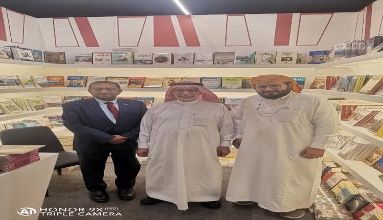 محمد بالفخر يزور جناح دار الوفاق الحديثة ضمن فعاليات معرض الرياض الدولي للكتاب 2025