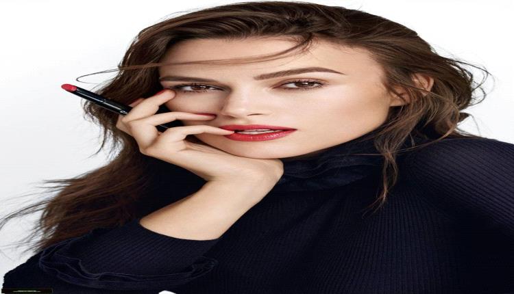 السر وراء عشق النجمات لأحمر شفاه Chanel... الجاذبية في تفصيلة واحدة!