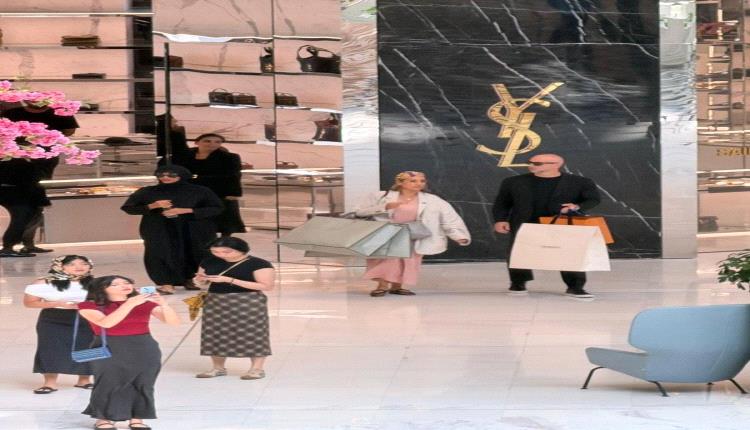 تسريب صور بيونسيه في قطر مرتدية عباءة سوداء وغطاء رأس