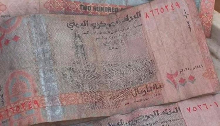 عملة الحـ.ـوثي الورقية.. تلف سريع ومشاكل في المعاملة