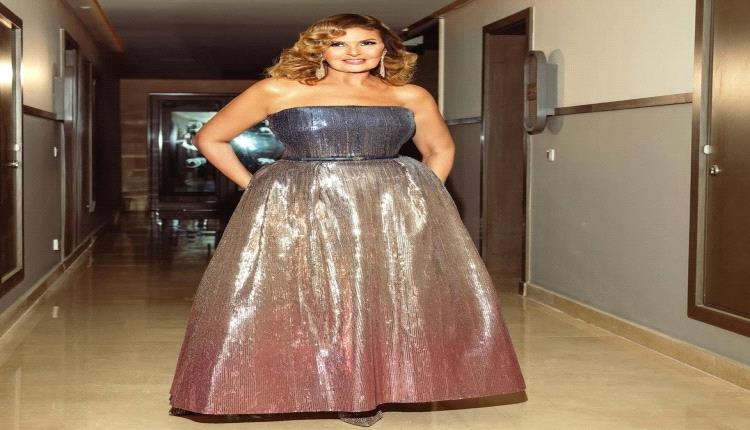 النجمة المصرية يسرا والنجم المصري محمد رمضان يتبادلان لقطات عفوية في مهرجان الجونة (فيديو)