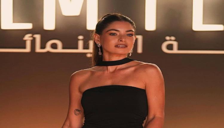 الفنانة هاجر السراج تخطف الأضواء في الجونة وتترك التساؤلات حول غياب زوجها