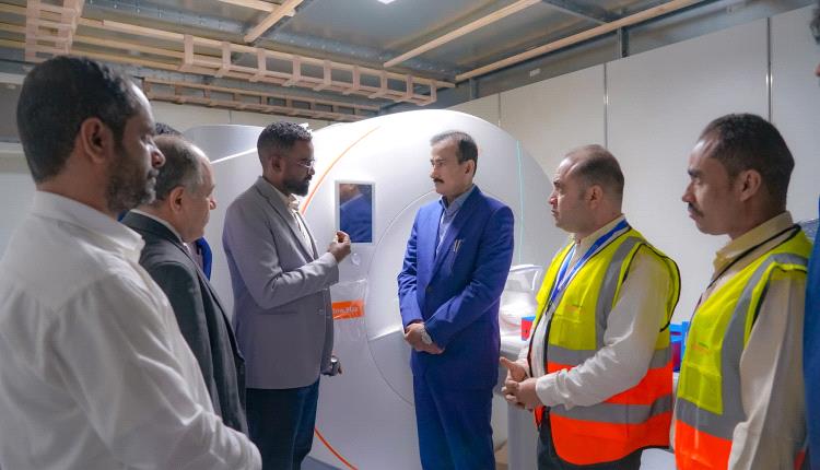 محافظ شبوة يدشن تجهيزات طبية حديثة في مستشفى الشيخ محمد بن زايد بدعم الإمارات