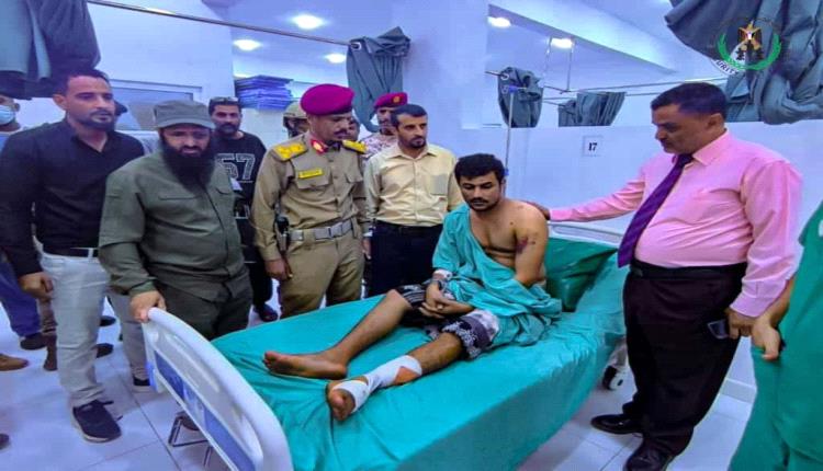 العميدان الوالي واليافعي يزوران جرحى هجـ.ـوم المحفد الإرهـ.ـابي في مستشفى عبود العسكري في العاصمة عدن