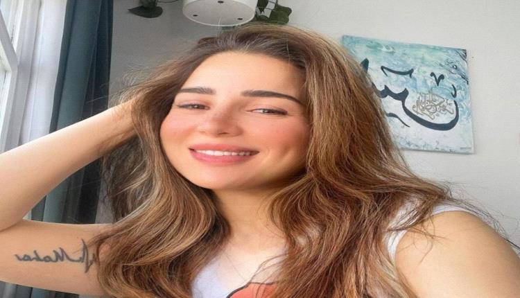 الفنانة مي عز الدين تروي ما حدث حين طلبها الزعيم عادل إمام... وردّ فعلها غير متوقع! (فيديو)