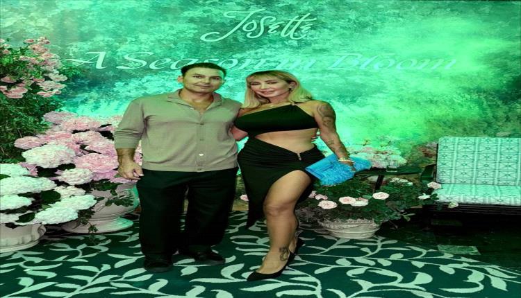 خبيرة التجميل اللبنانية جويل ماردينيان تسرق الأضواء بفستانها الجريء وتبهر جمهورها بأناقتها!