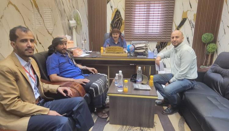 المهرة : مدير مشروع تعزيز الحكم المحلي ودعم الاستقرار يلتقي بمدير صندوق النظافة والتحسين لمناقشة سبل التعاون و دعم الصندوق