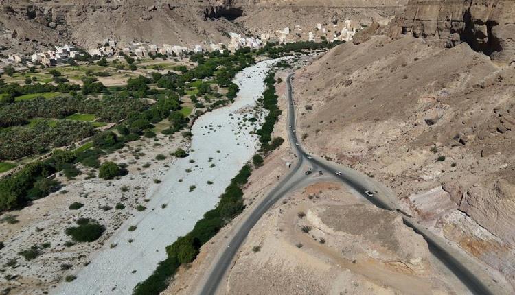 محافظ حضرموت الأستاذ مبخوت بن ماضي يقوم بزيارة تفقدية لمديرية دوعن ويؤكد دعم السلطة المحلية للنهوض التنموي بالمديرية