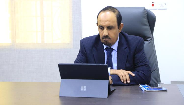 رئيس مجلس القيادة الرئاسي يثمن الجهود المتفانية لمحافظ حضرموت في تنفيذ نزولات لمديريات المحافظة وتسهيل واعتماد مشاريع تخدم حضرموت والوطن