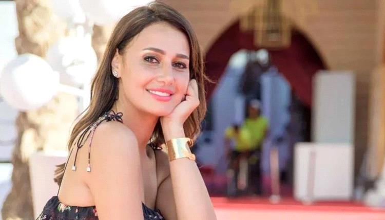 الفنان التشكيلي أحمد شيحة والد حلا شيحة يثير الجدل حول قرار اعتزالها الفن.. تصريحات تكشف المفاجآت! (فيديو)