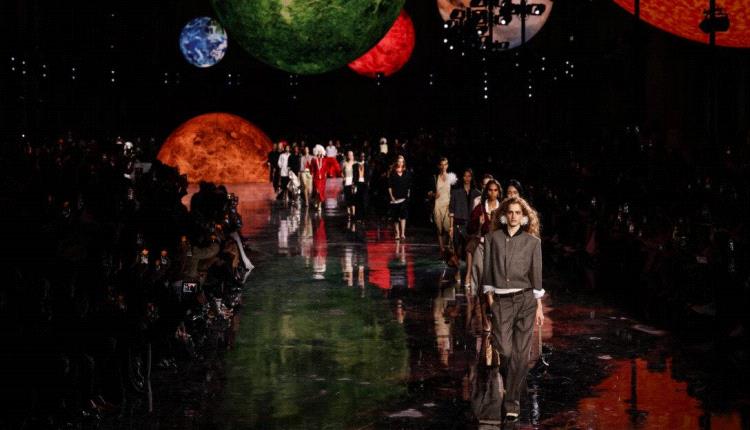 من الأقواس إلى اللؤلؤ المفرط.. Chanel تسيطر على صيحات شتاء 2026!