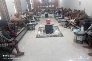 مدير عام أحور يعقد اجتماعًا مع مشايخ بأكازم لمناقشة قضايا أمنية وخدمية هامة