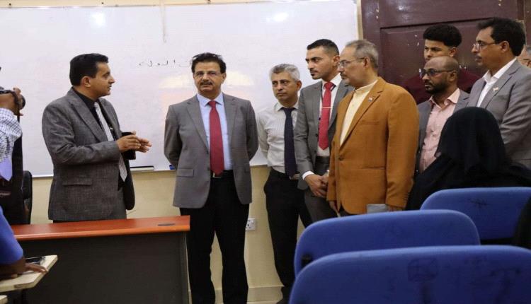 فريق التوجيه والرقابة الرئاسي يزور جامعة ومعهد سقطرى ويشيد بالدعم الإماراتي لقطاع التعليم