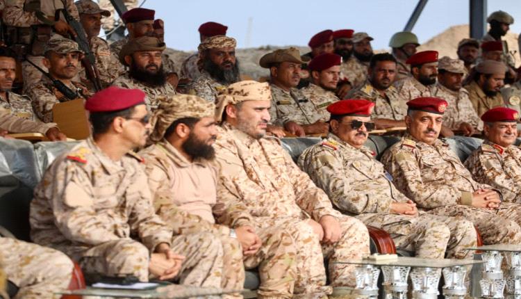 بحضور وزير الدفاع.. وحدات رمزية من قوات العمالقة الجنوبية تنظم عرضًا عسكريًّا مهيبًا