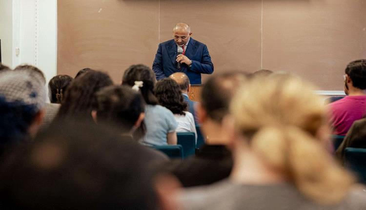 الرئيس الزُبيدي : لا سلام في اليمن دون حل الدولتين وضمان حق الجنوب في تقرير المصير