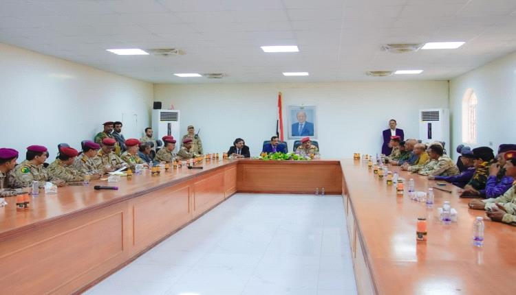 بحضور وزير الدفاع.. محافظ شبوة يستعرض الإنجازات الأمنية والعسكرية