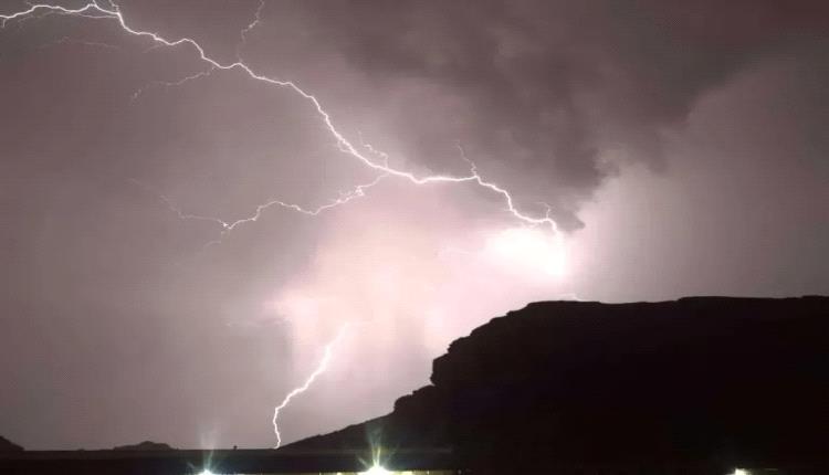 أمطار رعدية وسيول تضرب هذه المحافظات خلال الساعات القادمة