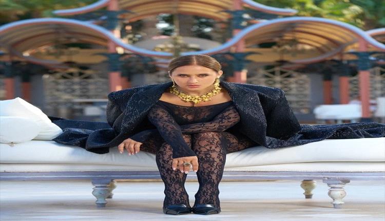 أناقة مميزة… نيللي كريم تجمع بين الجرأة والرقي بالدانتيل الأسود