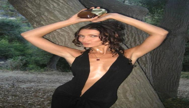 بيلا حديد تفرض حضورها بإطلالات مفتوحة تخطف الأنظار