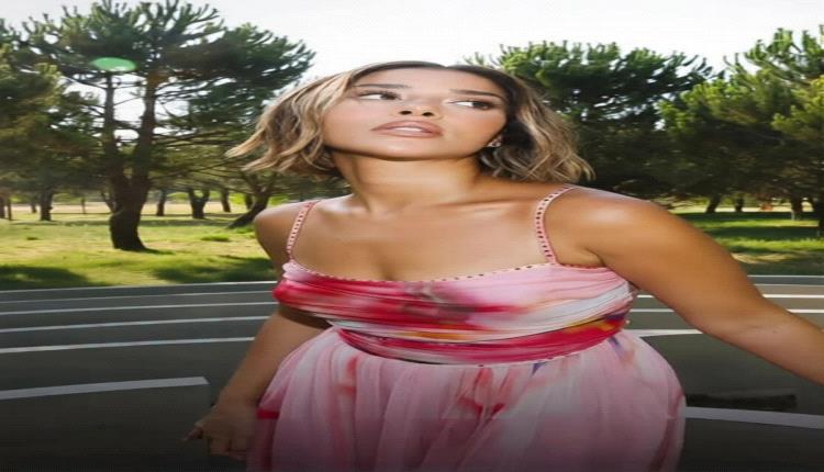 بلقيس فتحي تلفت الأنظار بأسلوب عصري وفستان نابض بالحياة