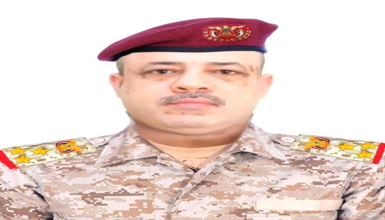 قائد اللواء 39 مدرع يعزّي اللواء حسين بن ناصر عتيق في وفاة والدته