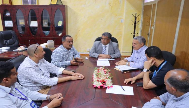 الشاذلي يترأس اجتماعًا موسعًا لاستكمال مشروع الصرف الصحي من خورمكسر إلى التواهي ويشدد على سرعة الإنجاز والالتزام بالمعايير