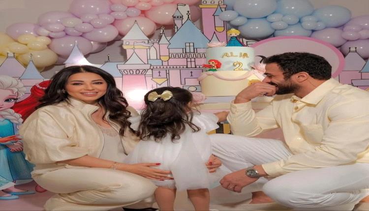 لحظات دافئة… رحمة رياض تشارك صوراً جديدة لابنتها