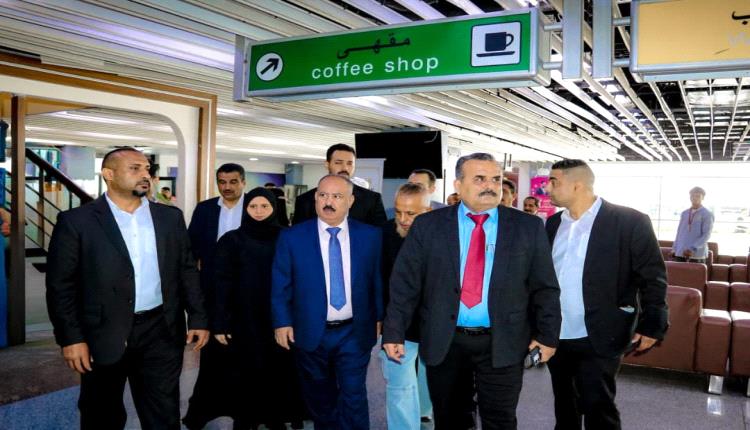 وزير النقل يتفقد سير العمل و مستوى الأداء في مطار عدن الدولي