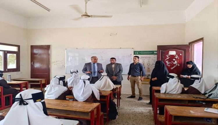 ​في زيارة تفقدية مفاجئة.. وزير التربية والتعليم  (العبادي) يطلع على سير العملية التعليمية بمدارس مدينة الشعب في مديرية البريقة