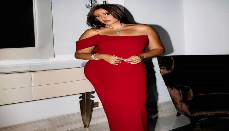 إشادة نقدية… ياسمين عبد العزيز تتفاعل مع كلمات ناقد فني