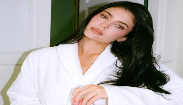من الموضة إلى المهرجان… كايلي جينر بإطلالات مثيرة للجدل في Coachella