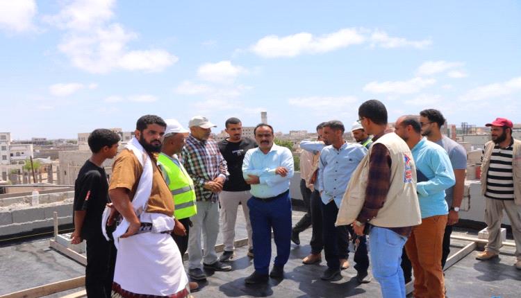 الزهري يطّلع على سير العمل في مشروع ثانوية الشهيد سالم قطن بخورمكسر ويؤكد: تجاوز نسبة الإنجاز 85%