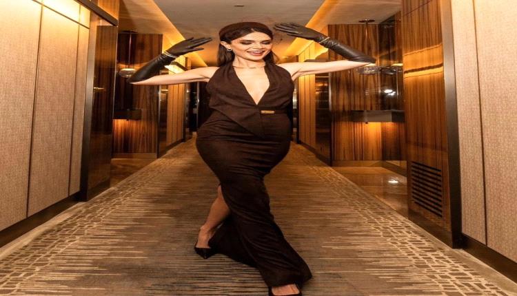 ستايل متجدد… سينام أونسال تخطف الأضواء بإطلالات جريئة